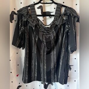 Maurices Black and White Ruched Short Sleeve Blouse
